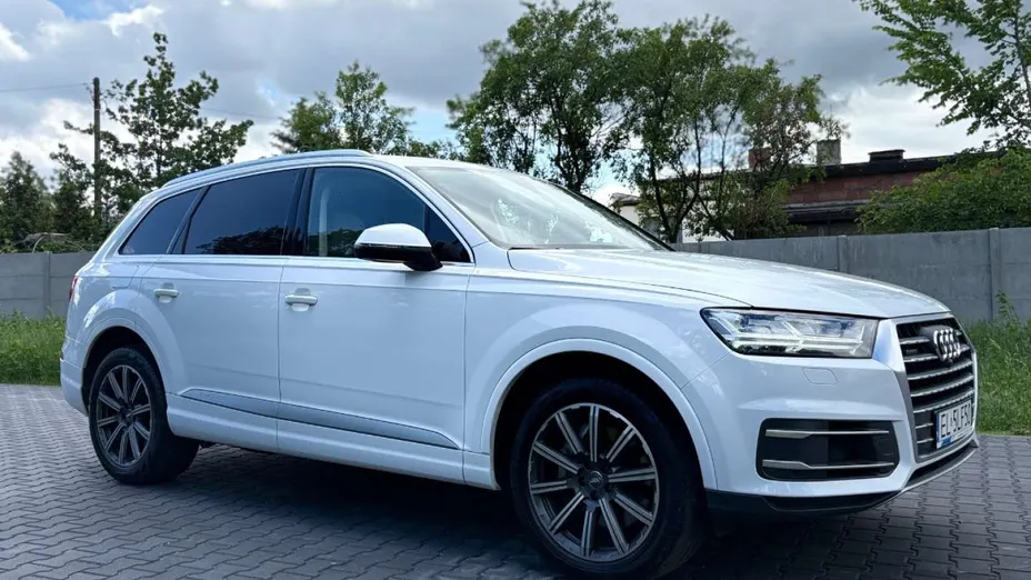 AUDI Q7 -