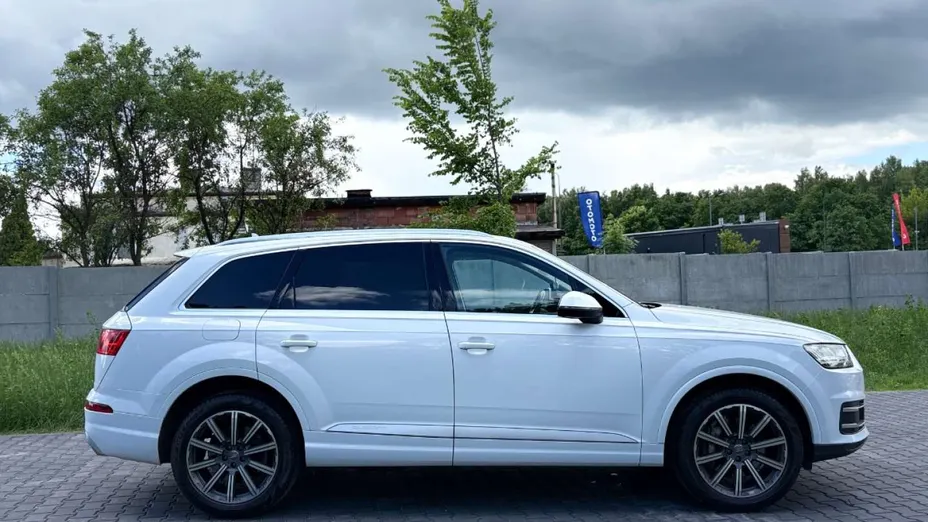AUDI Q7 -