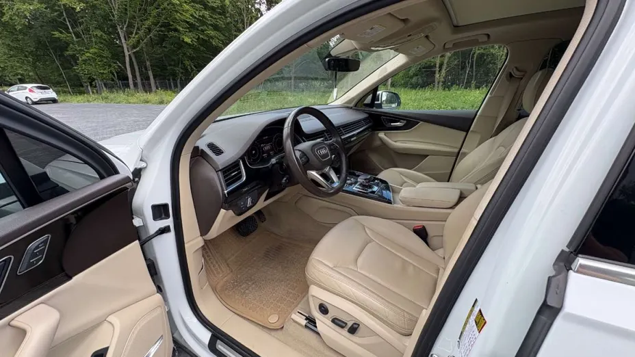 AUDI Q7 -