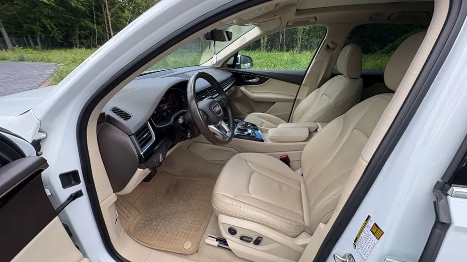 AUDI Q7 -