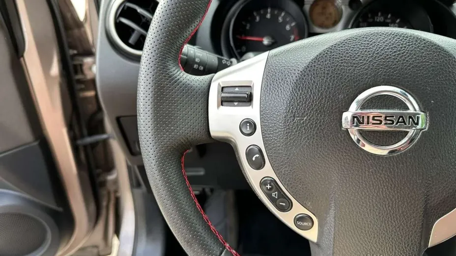 NISSAN Qashqai -