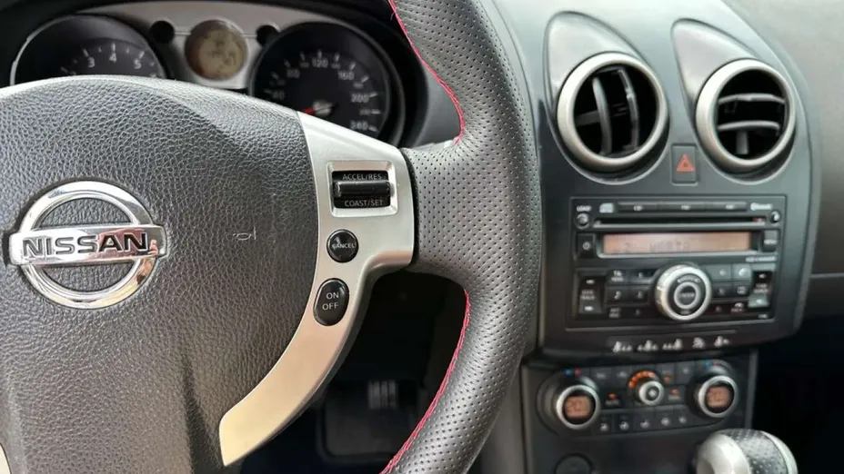 NISSAN Qashqai -