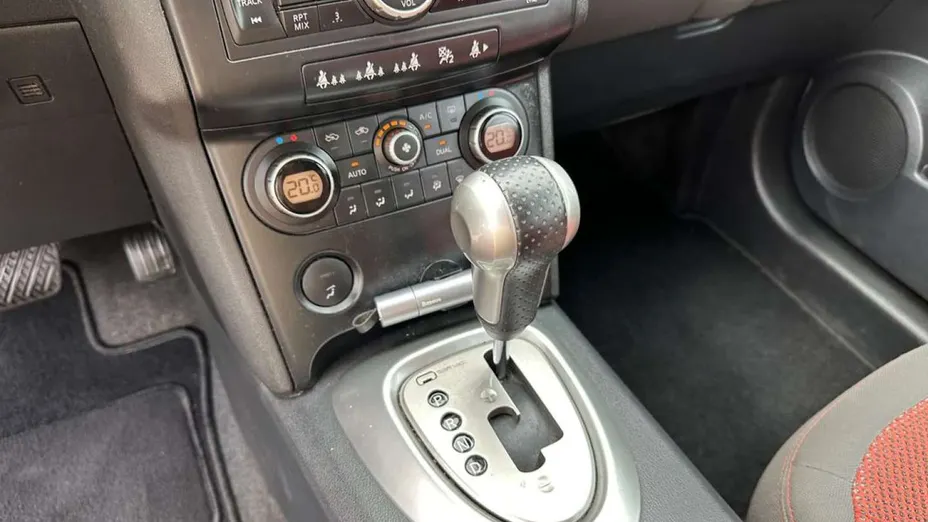 NISSAN Qashqai -