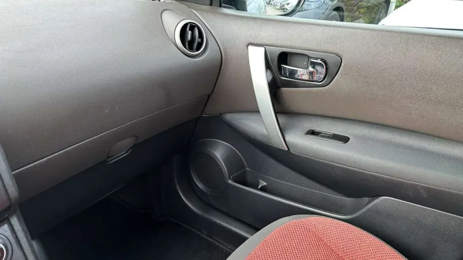 NISSAN Qashqai -