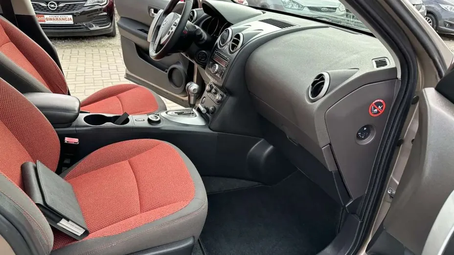 NISSAN Qashqai -