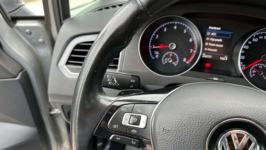VOLKSWAGEN Golf Sportsvan -