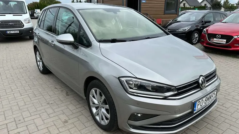 VOLKSWAGEN Golf Sportsvan -
