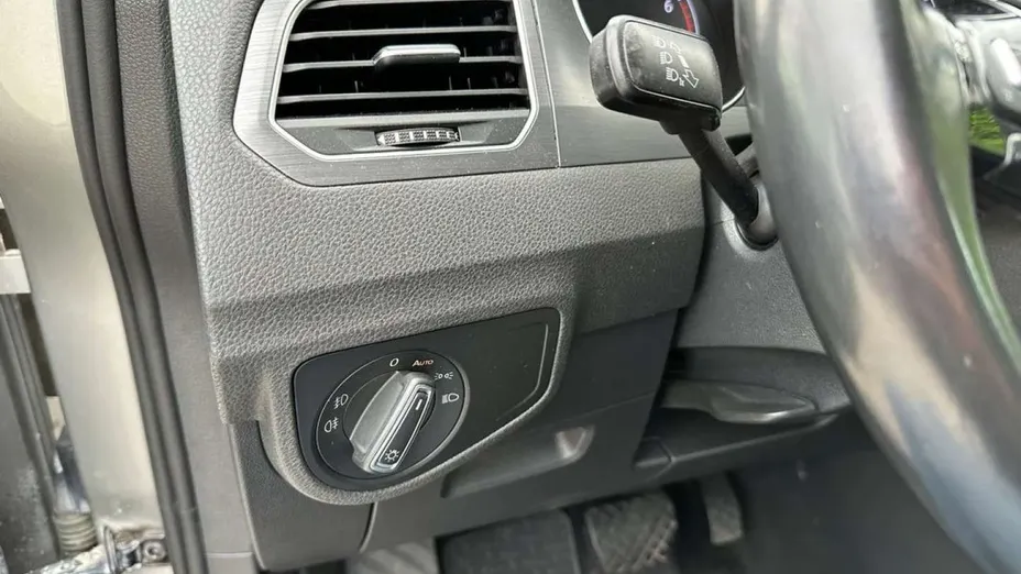 VOLKSWAGEN Golf Sportsvan -