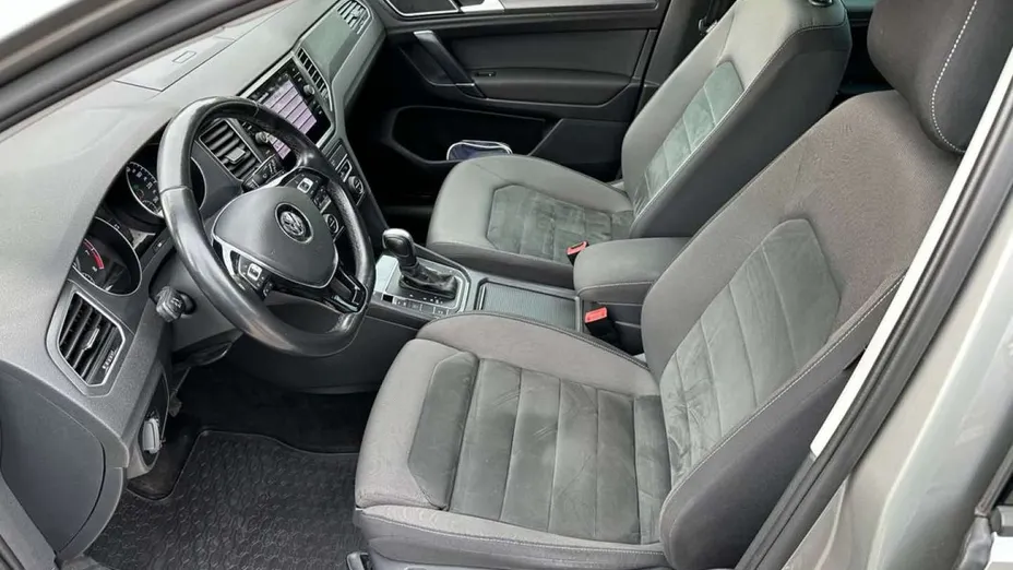 VOLKSWAGEN Golf Sportsvan -