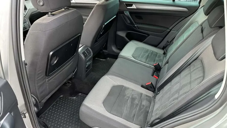 VOLKSWAGEN Golf Sportsvan -