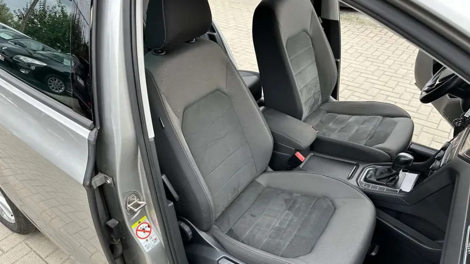VOLKSWAGEN Golf Sportsvan -