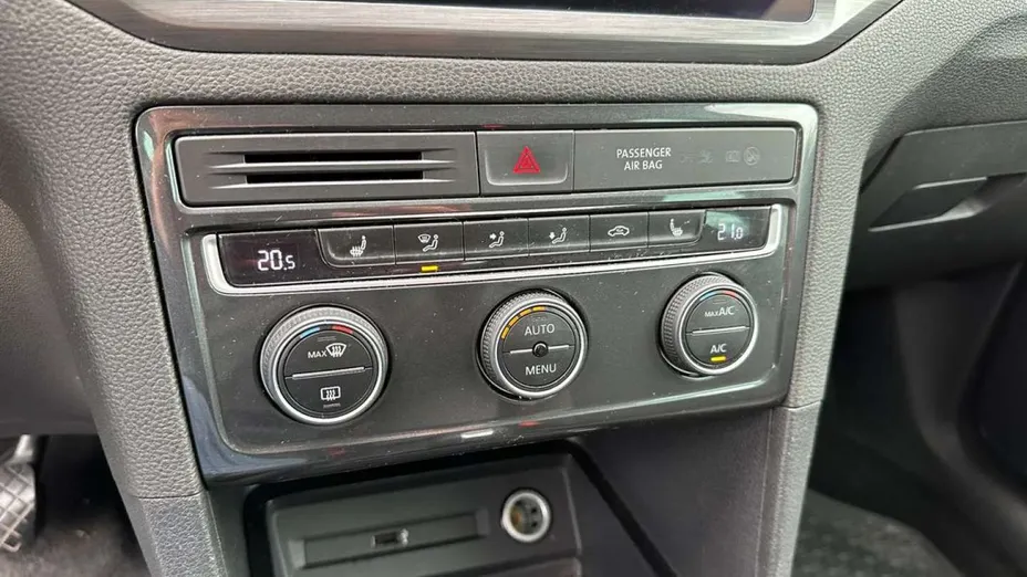 VOLKSWAGEN Golf Sportsvan -