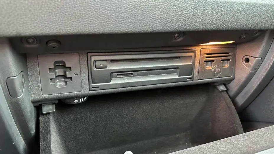 VOLKSWAGEN Golf Sportsvan -