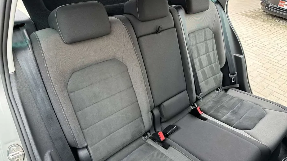 VOLKSWAGEN Golf Sportsvan -