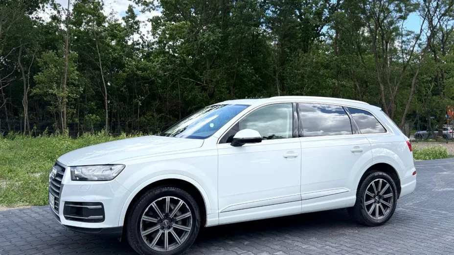 AUDI Q7 -