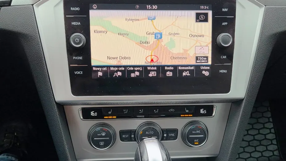 VOLKSWAGEN Passat -