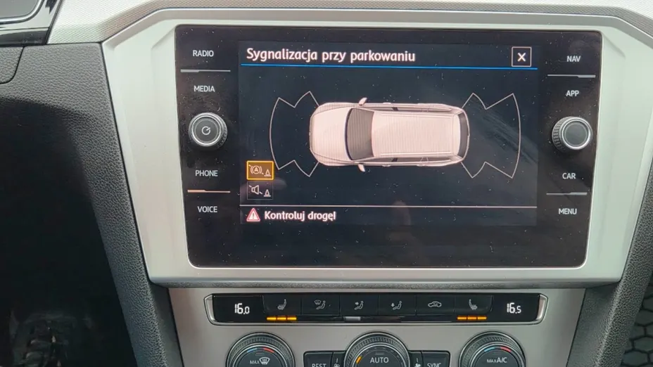 VOLKSWAGEN Passat -