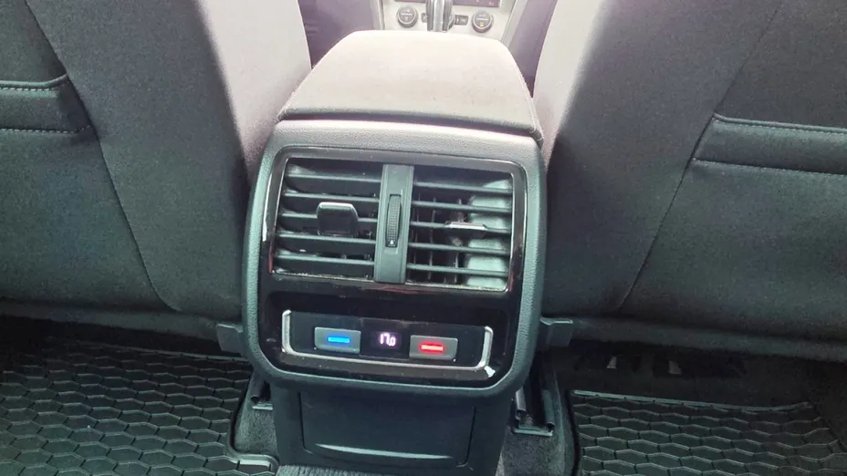 VOLKSWAGEN Passat -