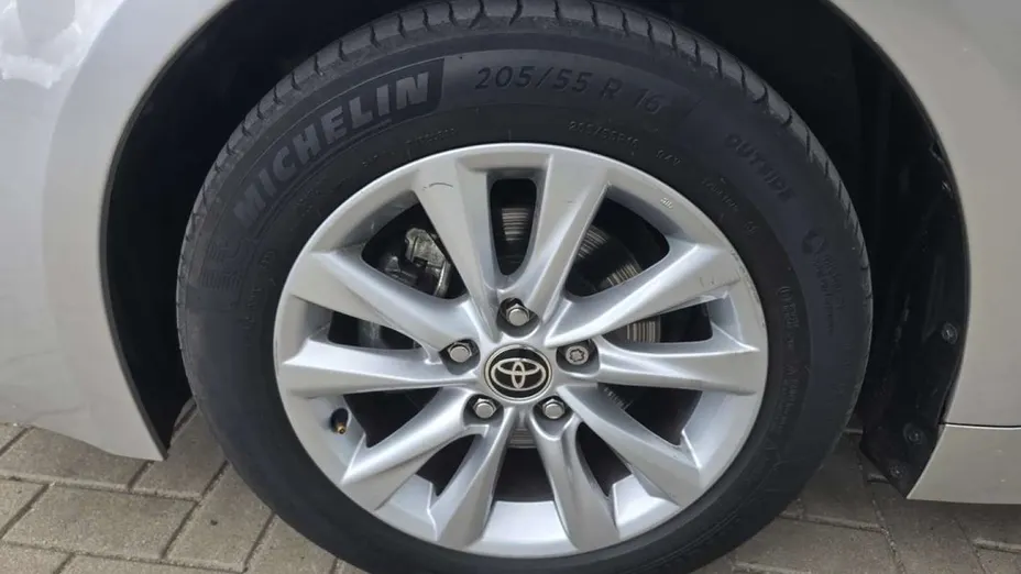 TOYOTA Corolla -