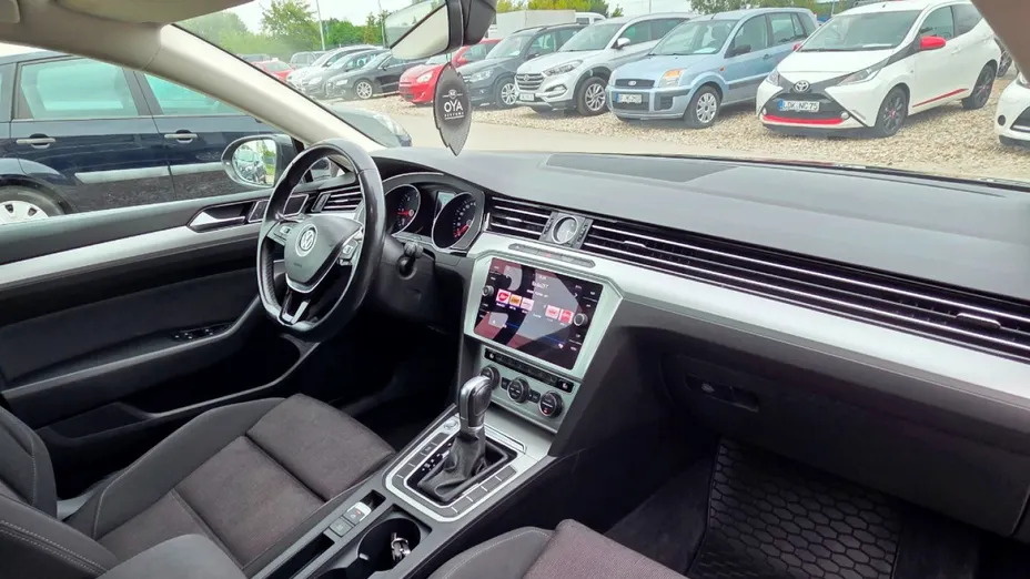 VOLKSWAGEN Passat -