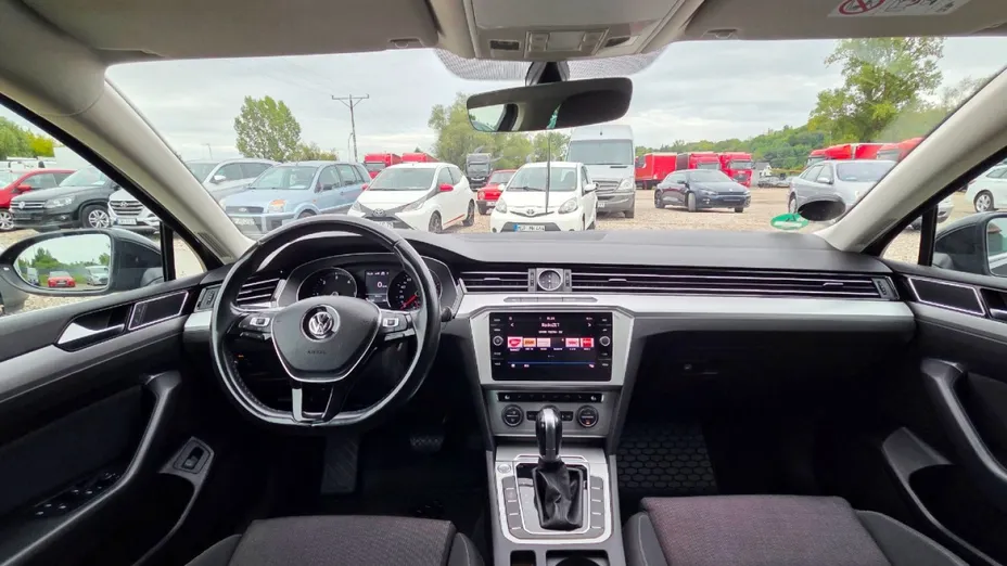 VOLKSWAGEN Passat -