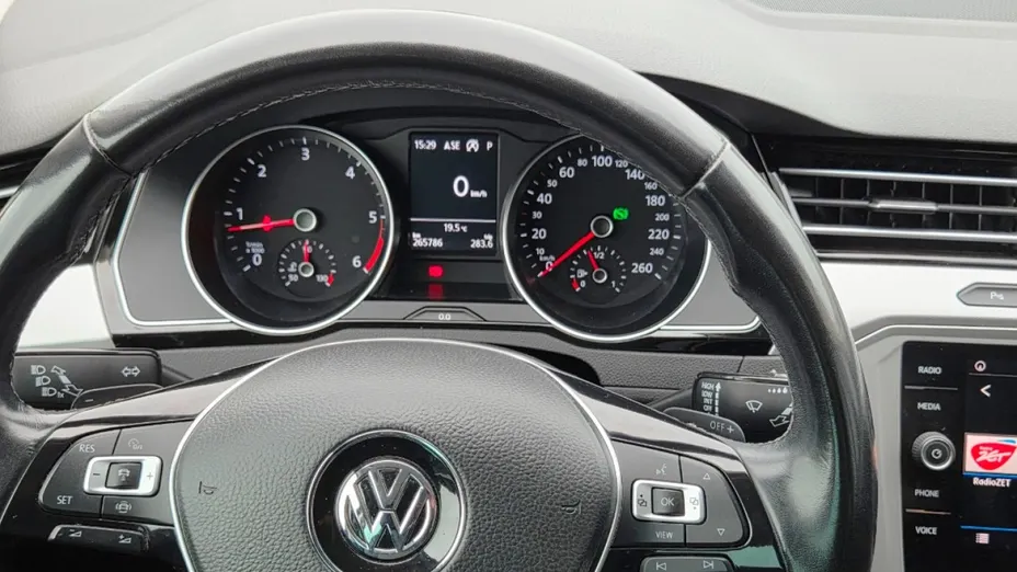 VOLKSWAGEN Passat -