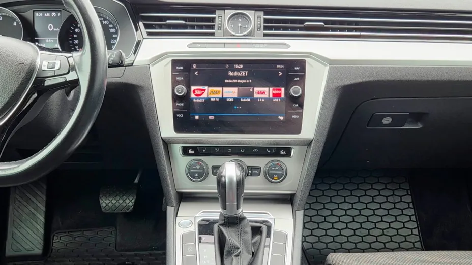 VOLKSWAGEN Passat -