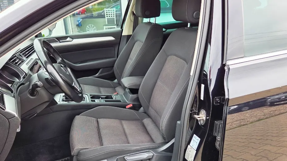 VOLKSWAGEN Passat -