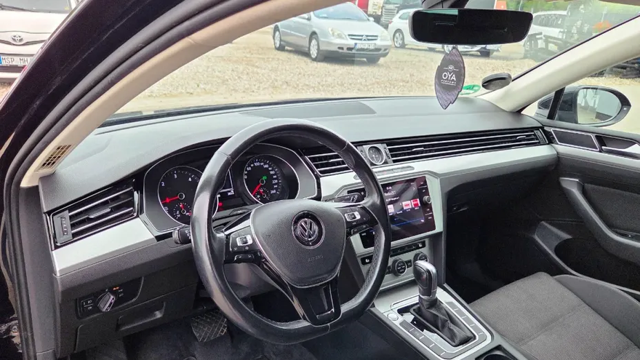 VOLKSWAGEN Passat -