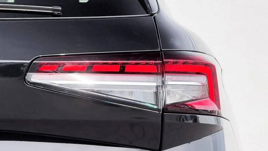 SKODA Superb -