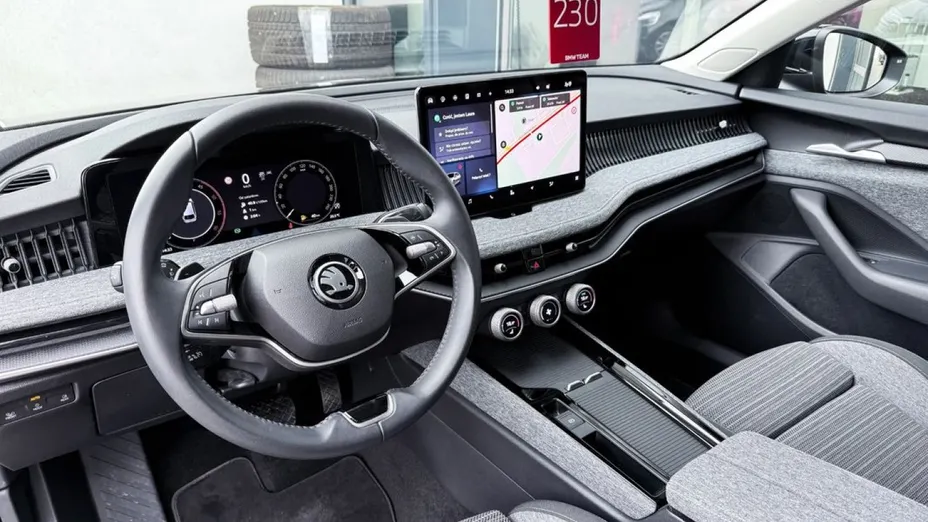 SKODA Superb -
