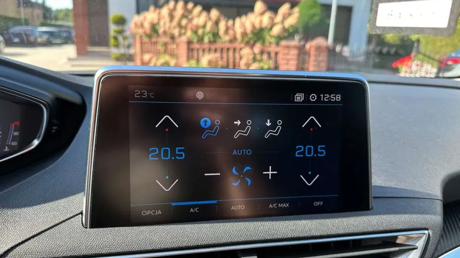 PEUGEOT 3008 -