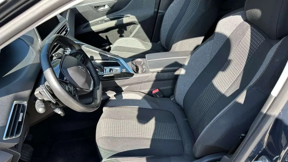 PEUGEOT 3008 -