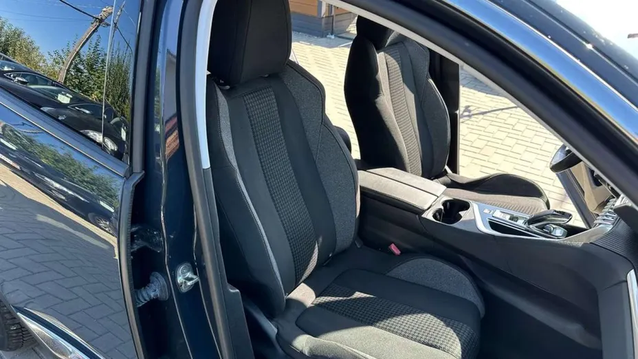 PEUGEOT 3008 -