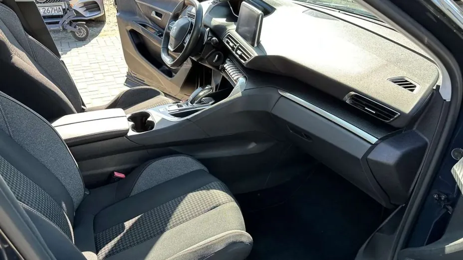 PEUGEOT 3008 -