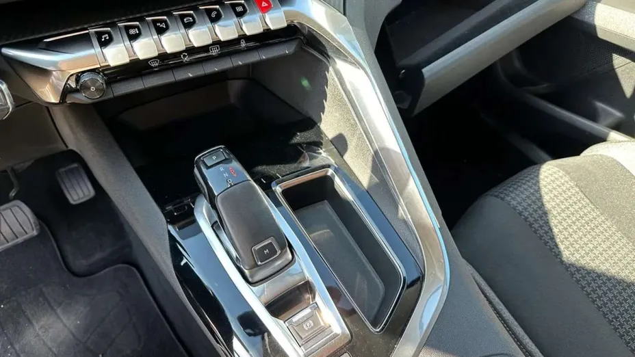 PEUGEOT 3008 -