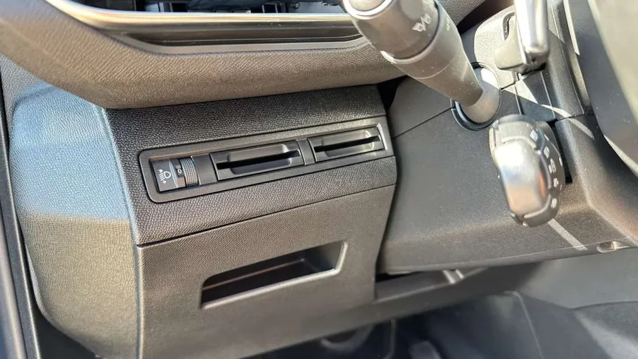 PEUGEOT 3008 -