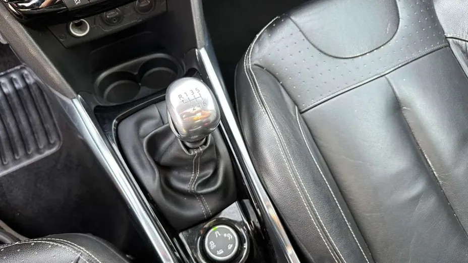 PEUGEOT 2008 -