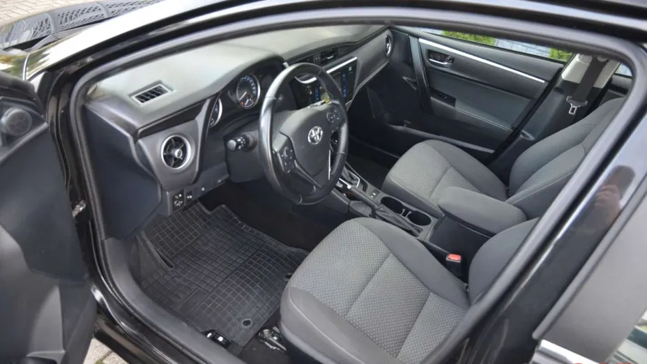 TOYOTA Corolla -