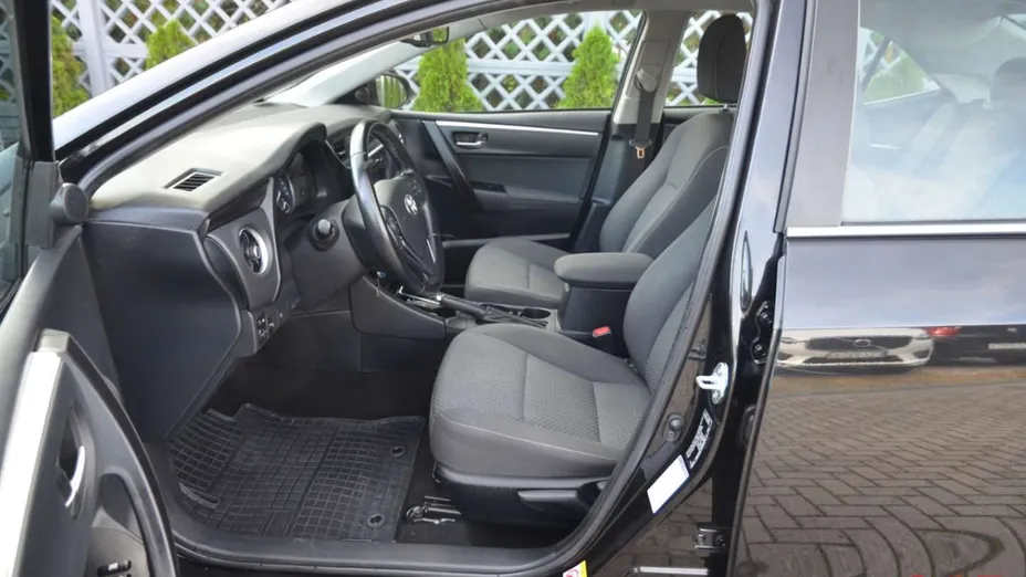 TOYOTA Corolla -
