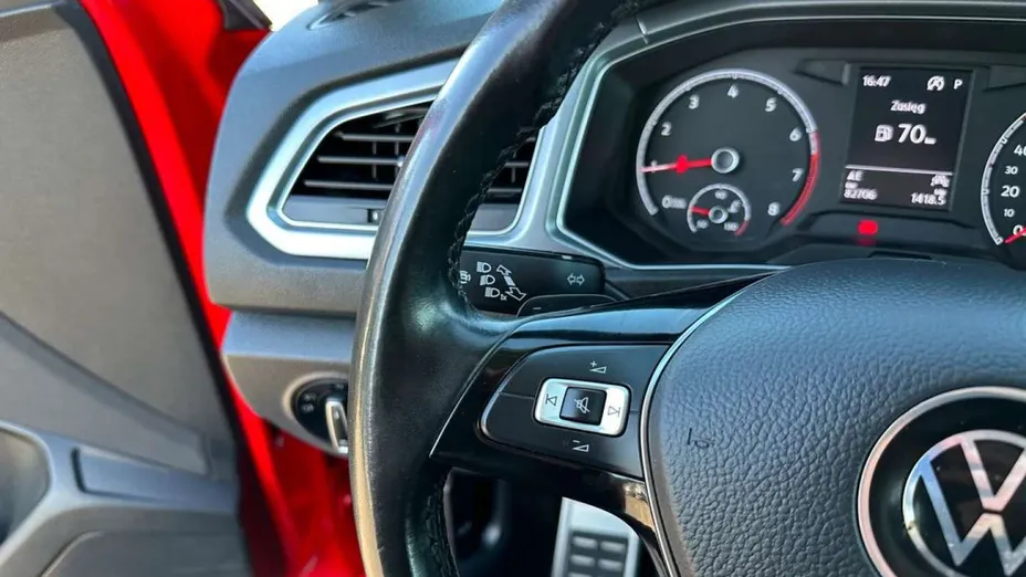 VOLKSWAGEN T-ROC -