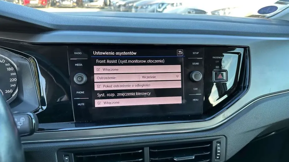 VOLKSWAGEN Polo -