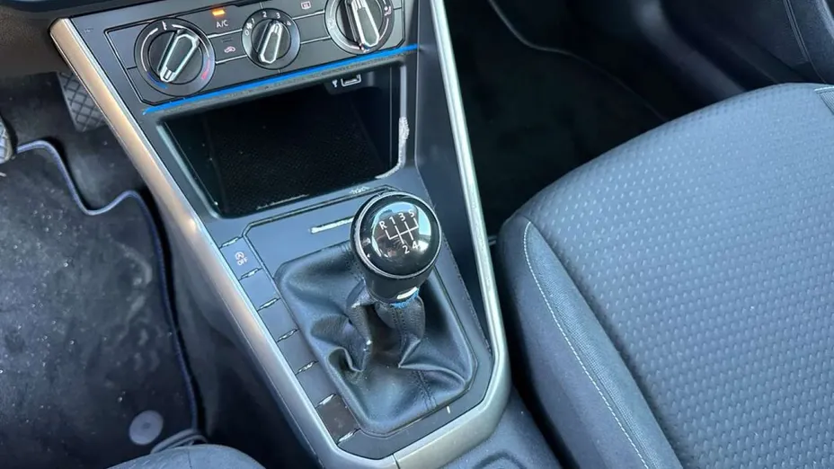 VOLKSWAGEN Polo -