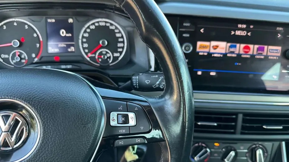 VOLKSWAGEN Polo -