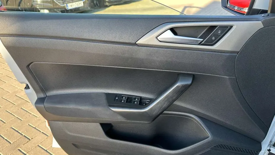 VOLKSWAGEN Polo -