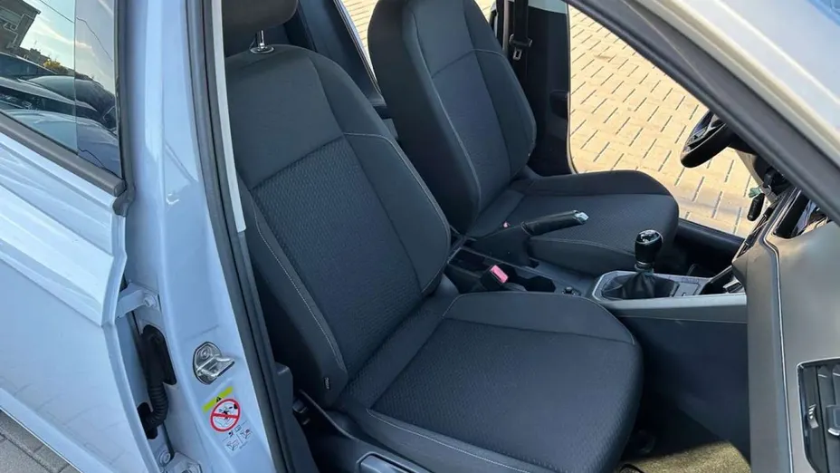 VOLKSWAGEN Polo -