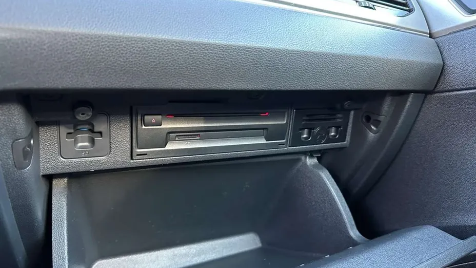 VOLKSWAGEN Polo -