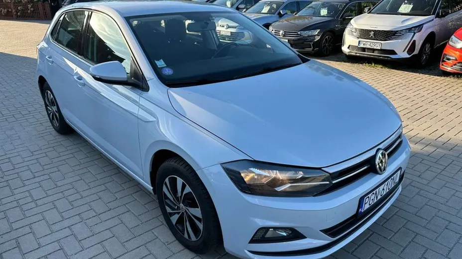 VOLKSWAGEN Polo -