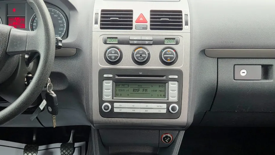 VOLKSWAGEN Touran -