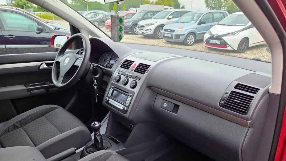 VOLKSWAGEN Touran -